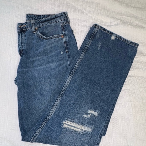 Zara Mid Rise Jeans - Picture 2 of 3
